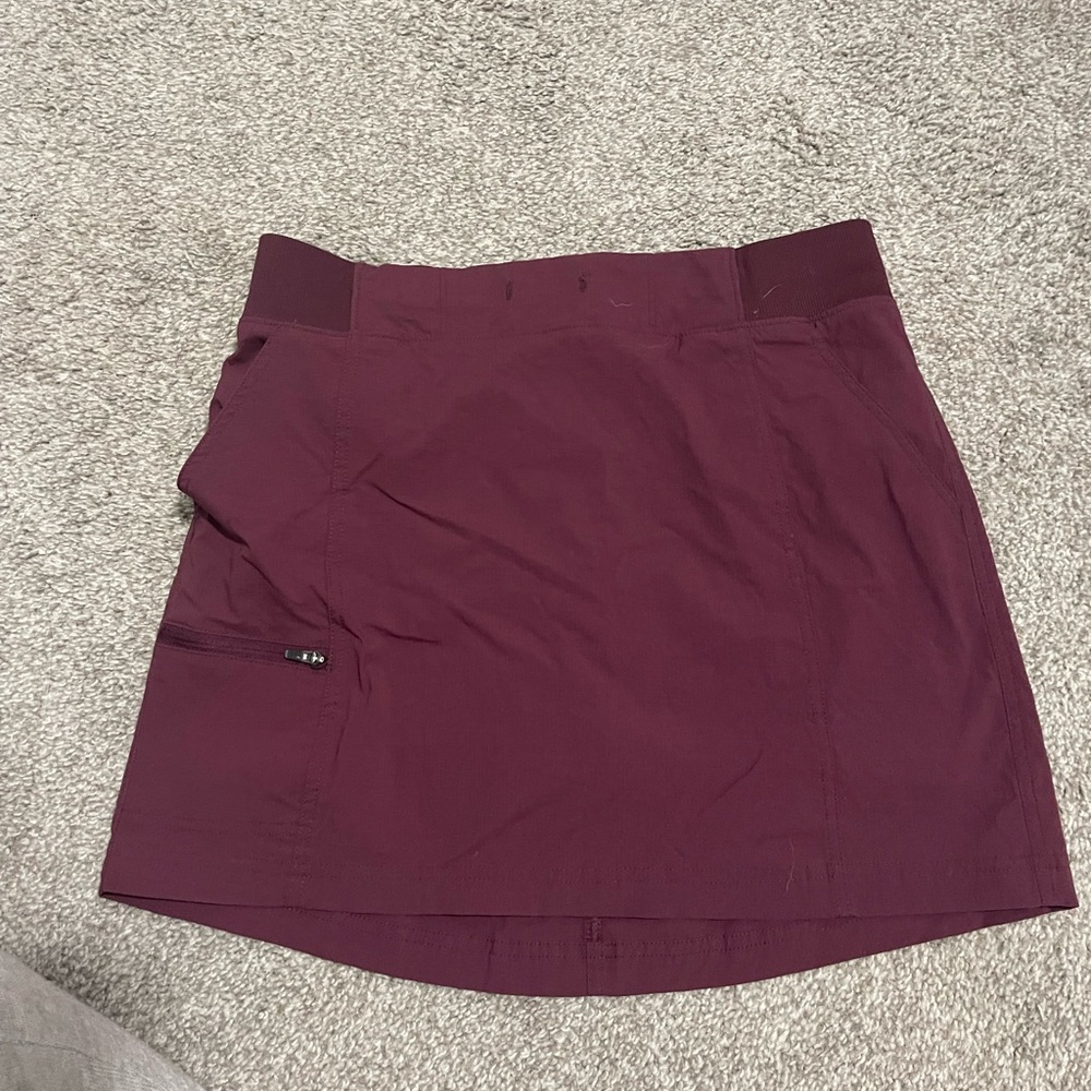 Eddie Bauer maroon golf skirt